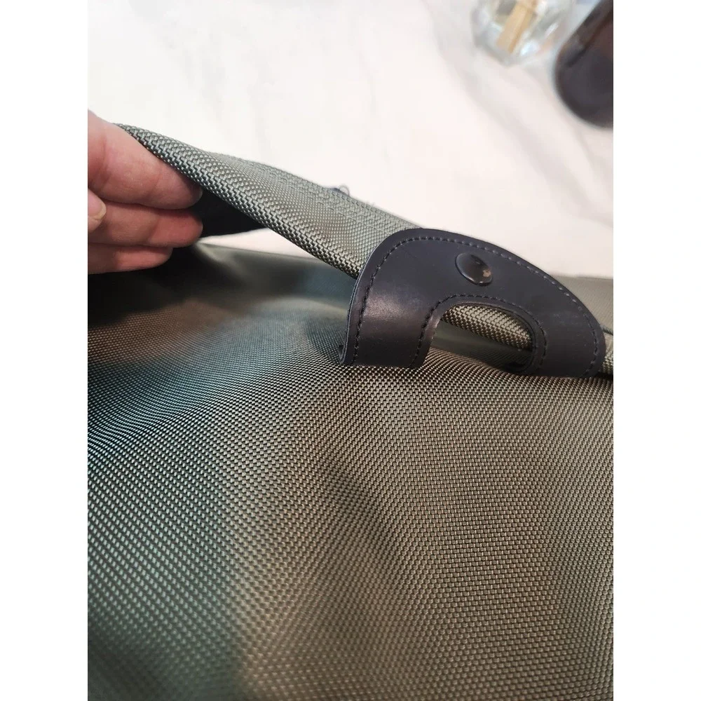 Samsonite Olive Green Travel Duffel Bag Carry-On Shoulder Strap Organizer‎